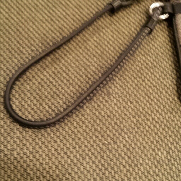 GUC Coach Black/Gray Wristlet - Picture 3 of 6